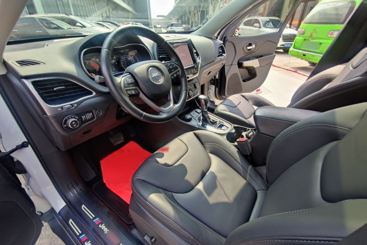 Used Jeep Cherokee 2019 2.0T Four-Wheel Drive Explorer Edition China V Interior 2