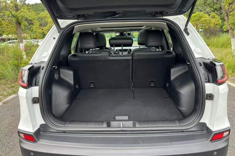 Used Jeep Cherokee 2019 2.0T Four-Wheel Drive Explorer Edition China V Interior 5