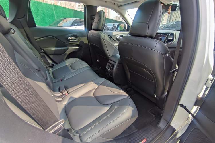 Used Jeep Cherokee 2019 2.0T Four-Wheel Drive Explorer Edition China V Interior 5