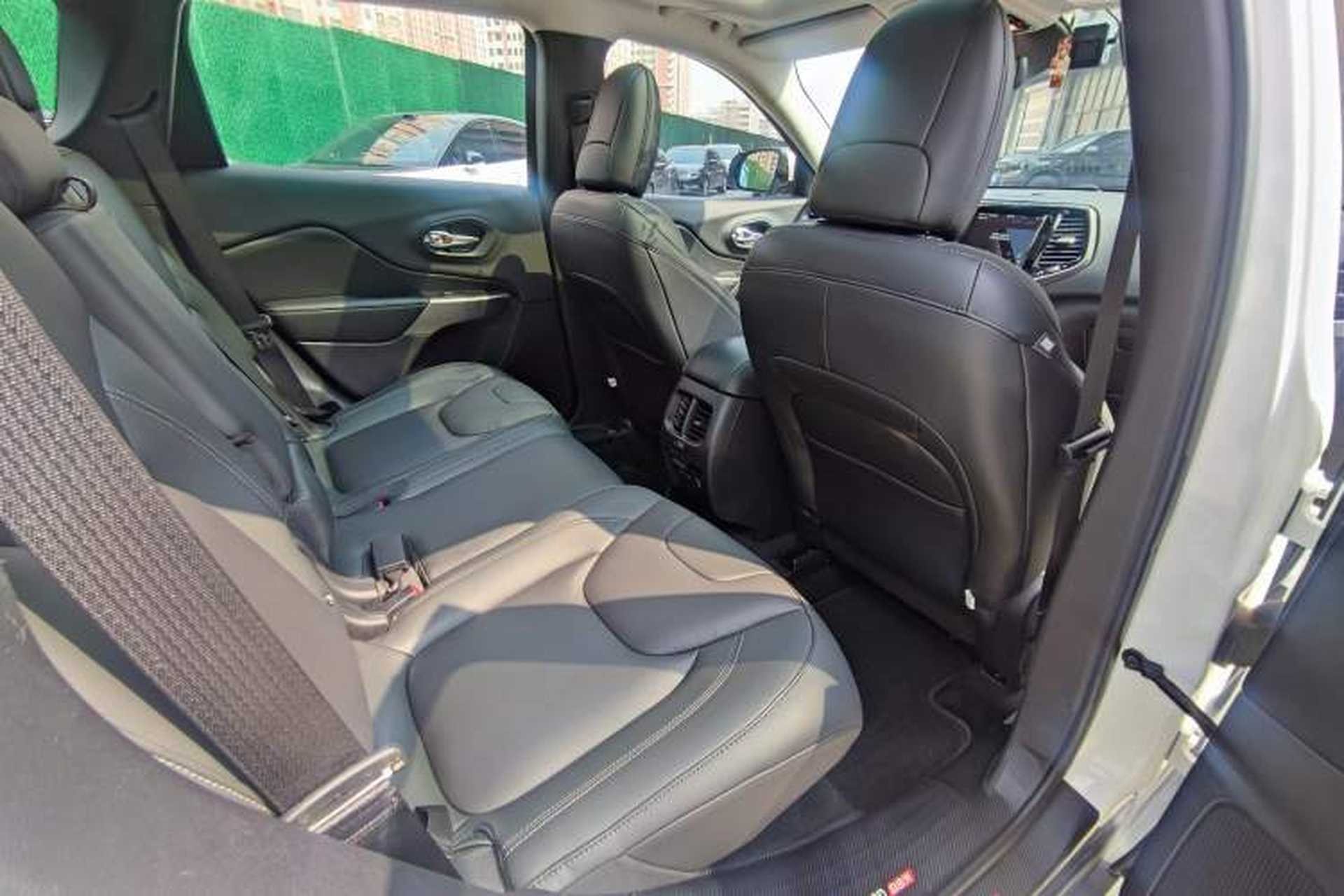 Used Jeep Cherokee 2019 2.0T Four-Wheel Drive Explorer Edition China V Interior 5