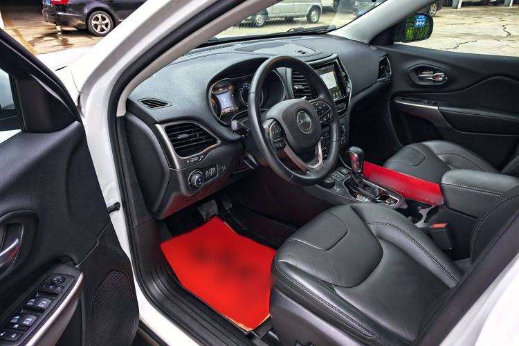 Used Jeep Cherokee 2019 2.0T Four-Wheel Drive Explorer Edition + Autonomous Driving Smart Package China VI Interior 6