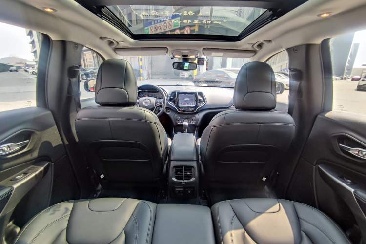 Used Jeep Cherokee 2019 2.0T Four-Wheel Drive Explorer Edition China V Interior 7