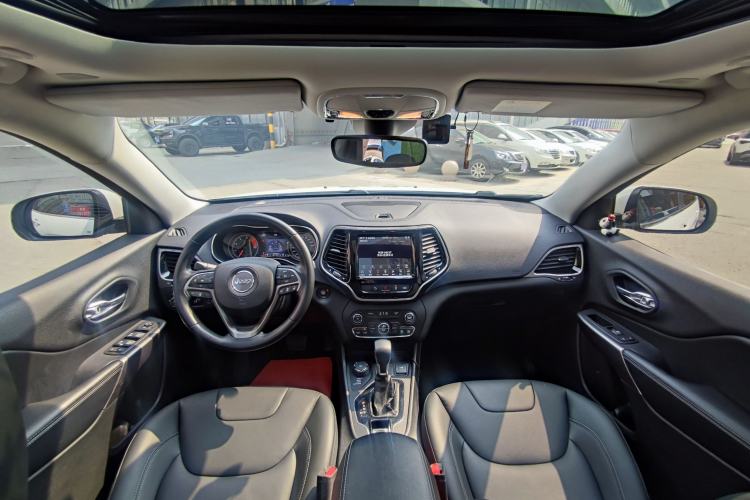 Used Jeep Cherokee 2019 2.0T Four-Wheel Drive Explorer Edition China V Interior 8