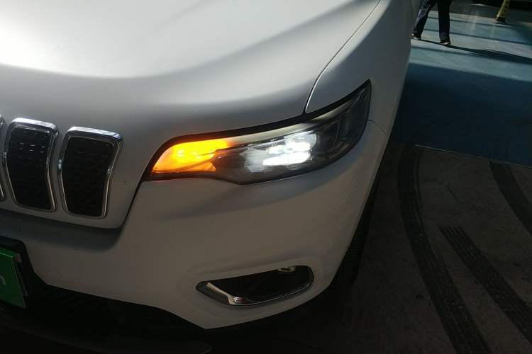 Used Jeep Cherokee 2019 2.0T 2WD Enjoyment Edition China V Left Front Headlight