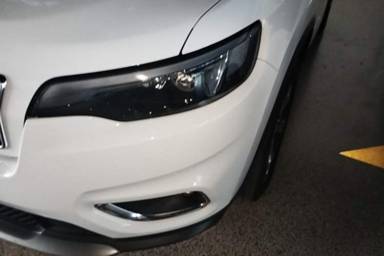 Used Jeep Cherokee 2019 2.0T Four-Wheel Drive Explorer Edition China V Left Front Headlight