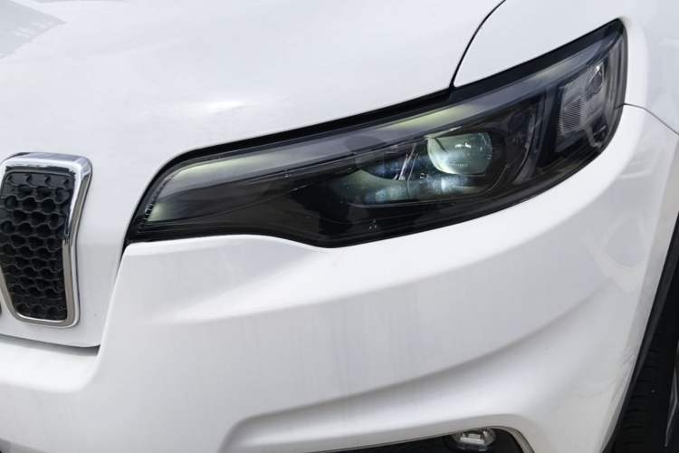 Used Jeep Cherokee 2019 2.0T Four-Wheel Drive Explorer Edition China VI Emission Standard Left Front Headlight