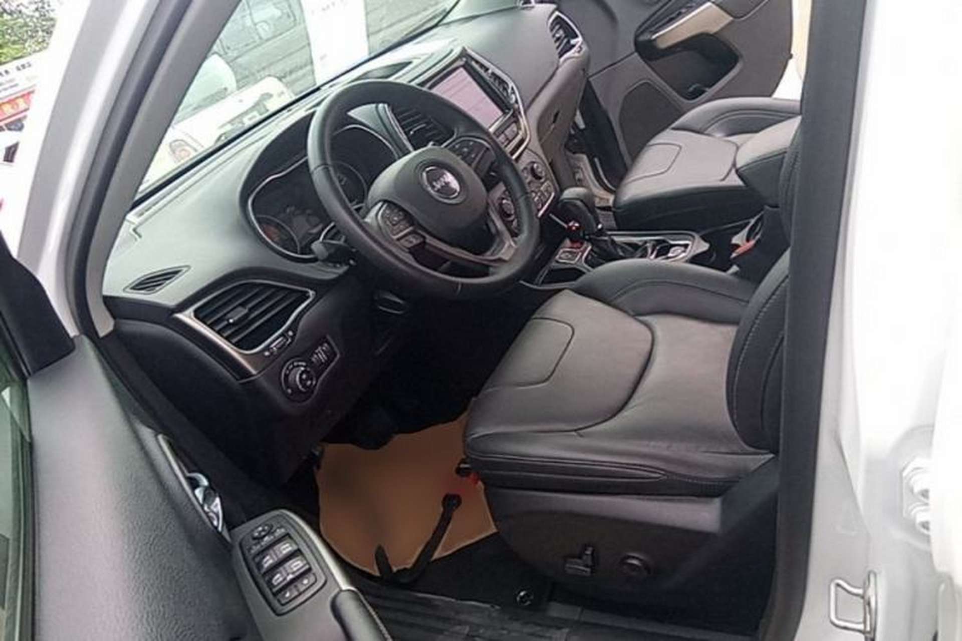 Used Jeep Cherokee 2019 2.0T Two-Wheel Drive Smart Enjoyment Version China VI Left Front Seat