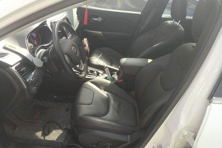 Used Jeep Cherokee 2019 2.0T 2WD Enjoyment Edition China V Left Front Seat