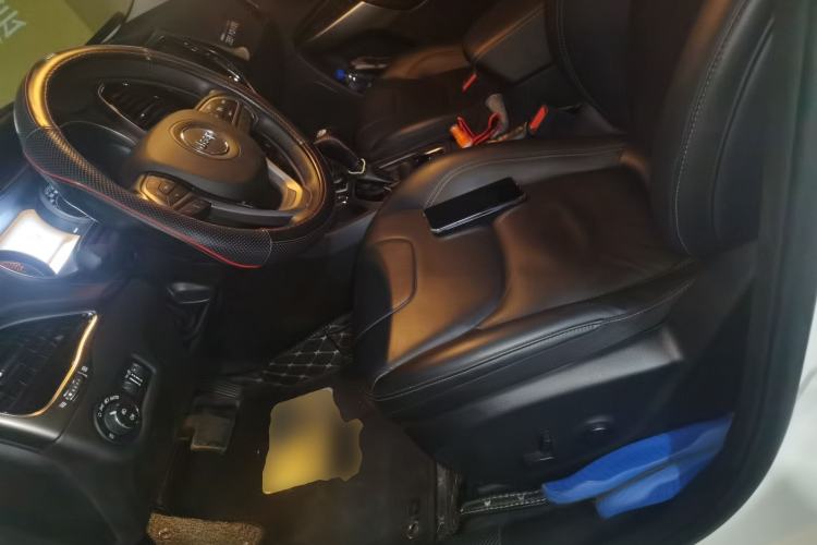 Used Jeep Cherokee 2019 2.0T Two-Wheel Drive Smart Enjoyment Version China VI Left Front Seat