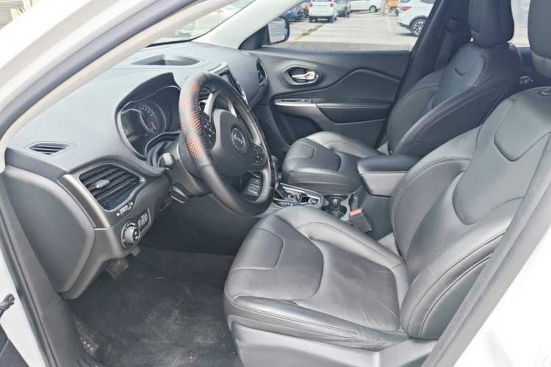 Used Jeep Cherokee 2019 2.0T Two-Wheel Drive Smart Enjoyment Version China V Left Front Seat