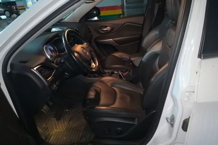 Used Jeep Cherokee 2019 2.0T 2WD Enjoyment Edition China V Left Front Seat