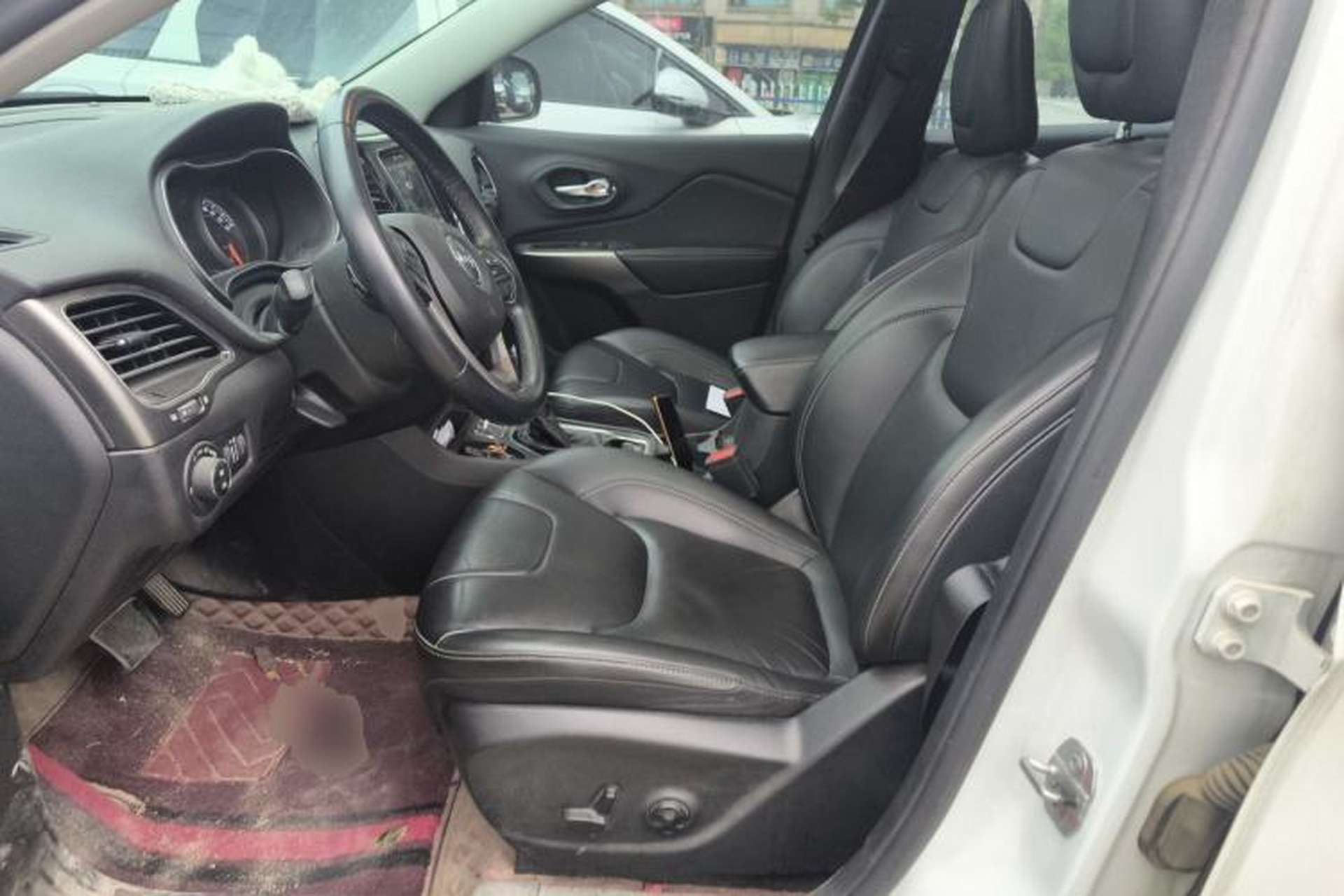 Used Jeep Cherokee 2019 2.0T Two-Wheel Drive Smart Enjoyment Version China VI Left Front Seat