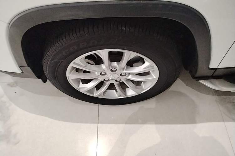 Used Jeep Cherokee 2019 2.0T Two-Wheel Drive Smart Enjoyment Version China V Left Front Wheel Hub