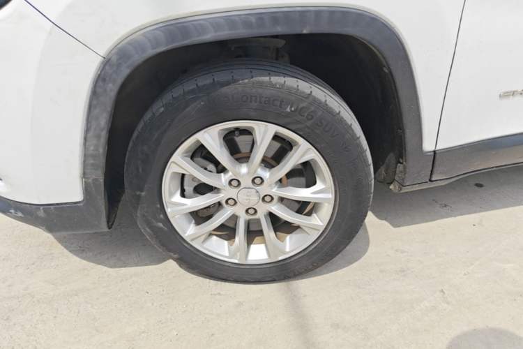 Used Jeep Cherokee 2019 2.0T Two-Wheel Drive Smart Enjoyment Version China V Left Front Wheel Hub