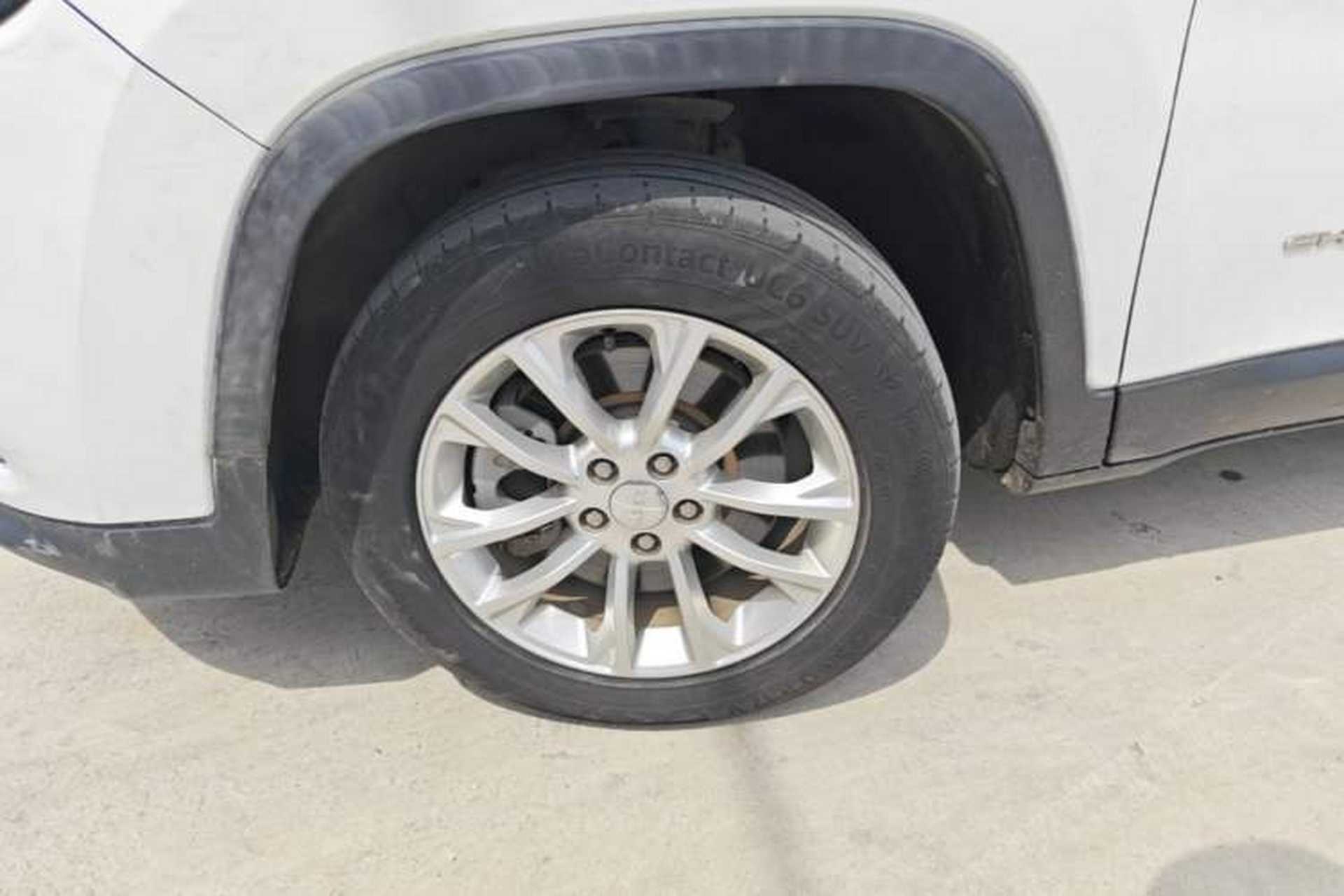 Used Jeep Cherokee 2019 2.0T Two-Wheel Drive Smart Enjoyment Version China V Left Front Wheel Hub