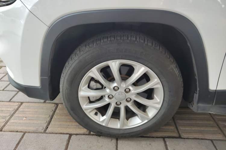 Used Jeep Cherokee 2019 2.0T Two-Wheel Drive Smart Enjoyment Version China VI Left Front Wheel Hub