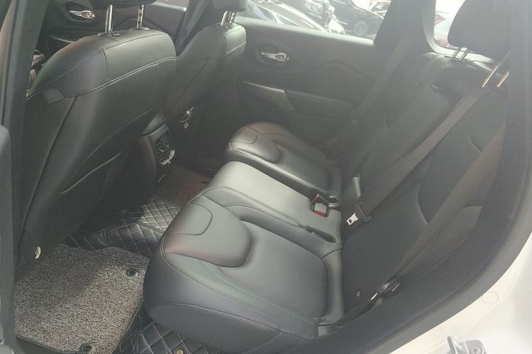 Used Jeep Cherokee 2019 2.0T 2WD Enjoyment Edition China V Left Rear Seat