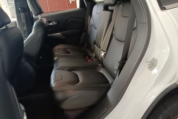 Used Jeep Cherokee 2019 2.0T Four-Wheel Drive Exploration Edition + Autonomous Driving Smart Package China V Left Rear Seat