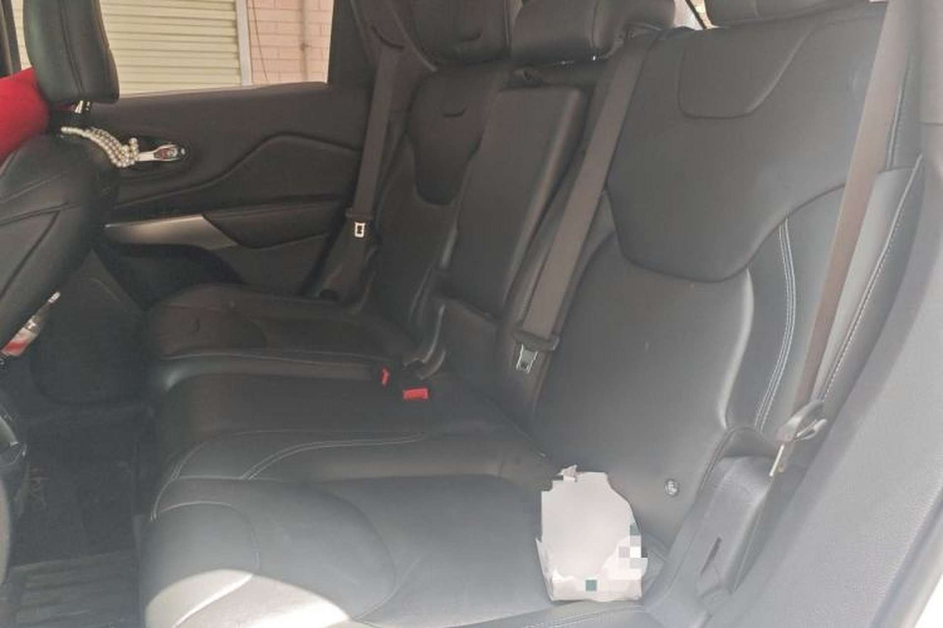 Used Jeep Cherokee 2019 2.0L Two-Wheel Drive Premium Edition China V Emission Standard Left Rear Seat