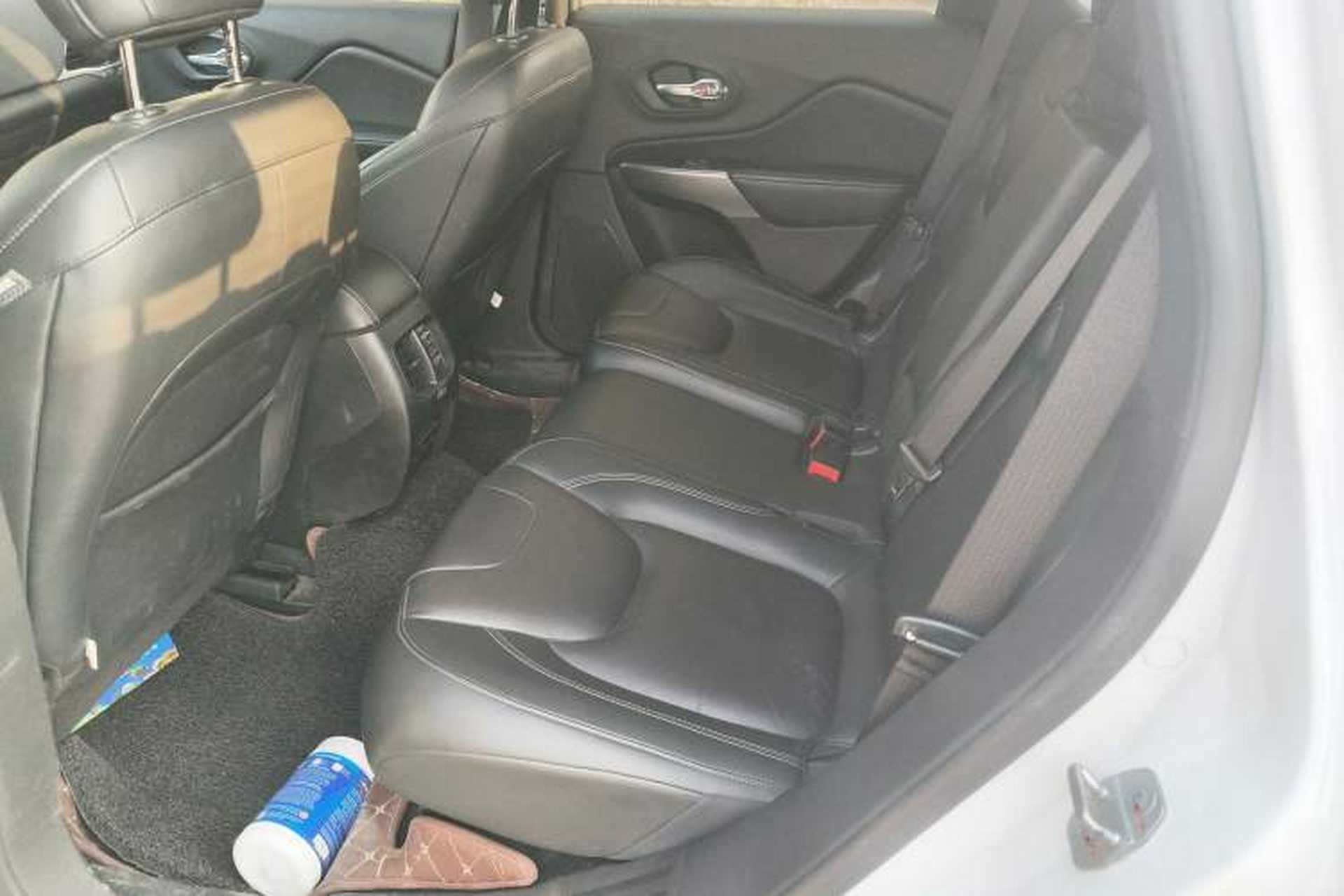 Used Jeep Cherokee 2019 2.0T 2WD Enjoyment Edition China V Left Rear Seat