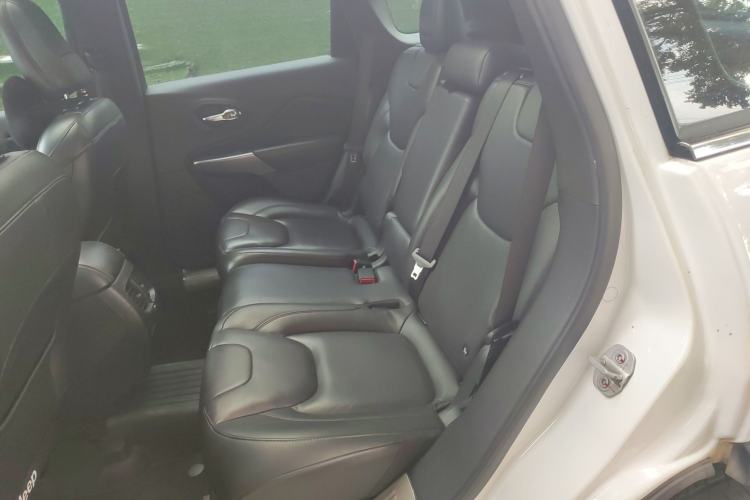 Used Jeep Cherokee 2019 2.0T Two-Wheel Drive Smart Enjoyment Version China VI Left Rear Seat