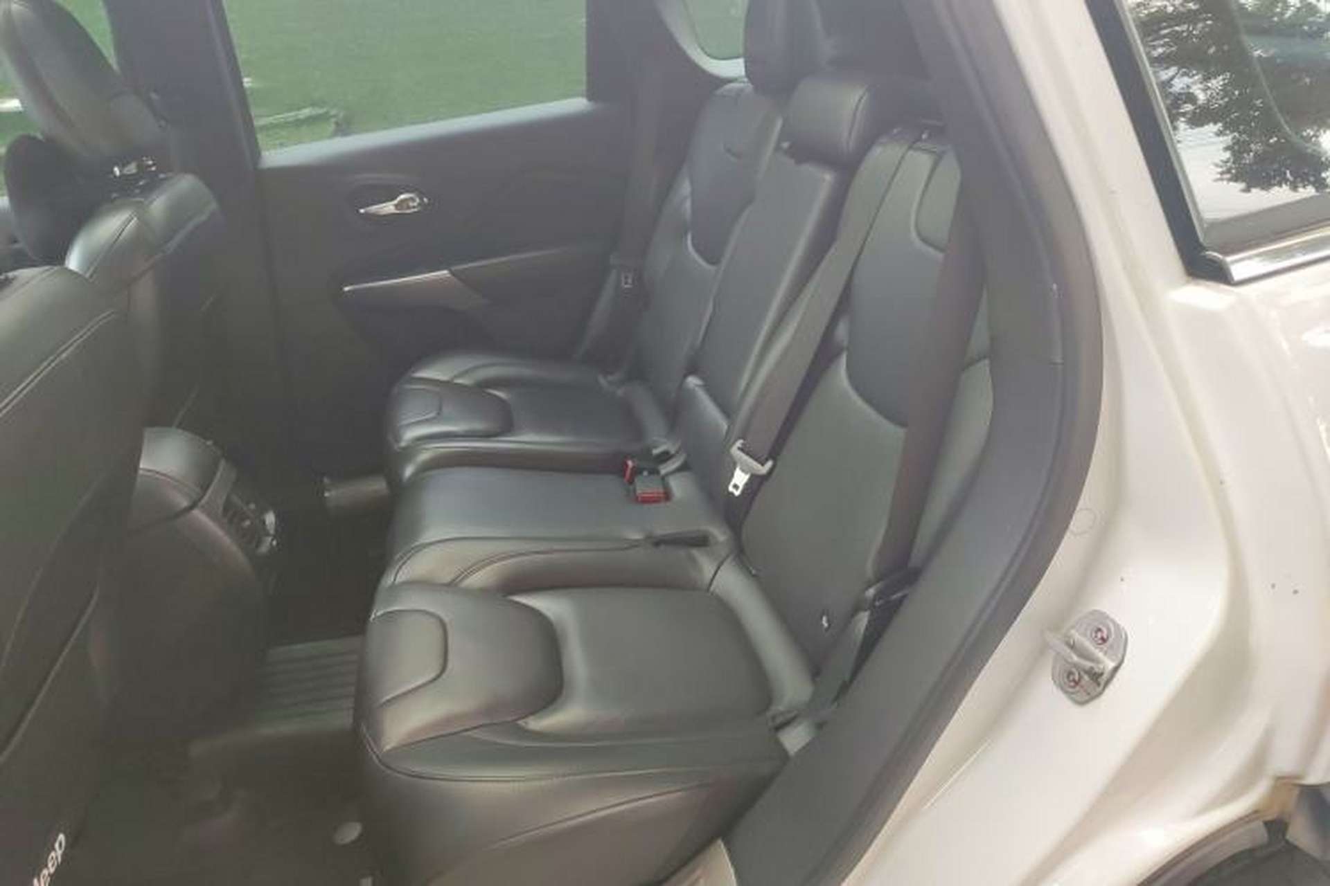Used Jeep Cherokee 2019 2.0T Two-Wheel Drive Smart Enjoyment Version China VI Left Rear Seat