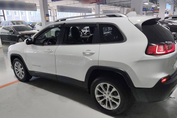 Used Jeep Cherokee 2019 2.0T Two-Wheel Drive Smart Enjoyment Version China V Left Side