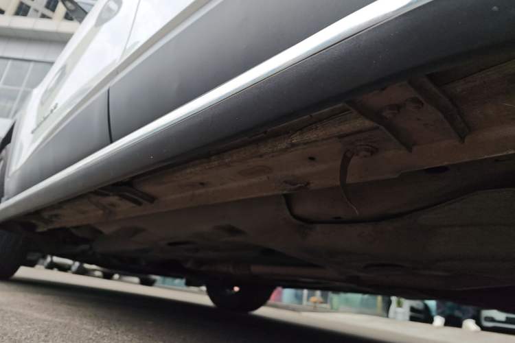 Used Jeep Cherokee 2019 2.0L Two-Wheel Drive Premium Edition China V Emission Standard Left Side Sill