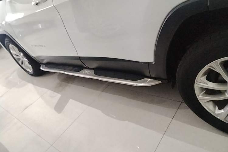 Used Jeep Cherokee 2019 2.0T Two-Wheel Drive Smart Enjoyment Version China V Left Side Sill