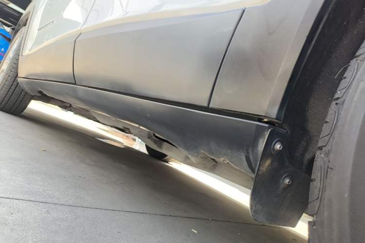 Used Jeep Cherokee 2019 2.0T Two-Wheel Drive Smart Enjoyment Version China VI Left Side Sill
