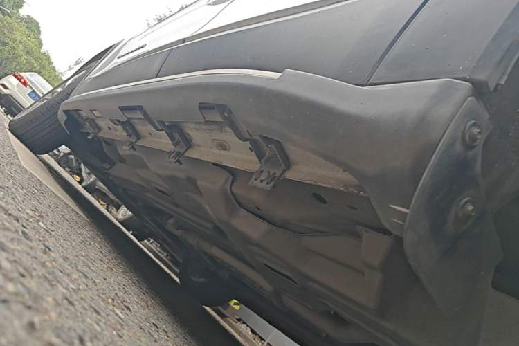 Used Jeep Cherokee 2019 2.0T Two-Wheel Drive Smart Enjoyment Version China V Left Side Sill