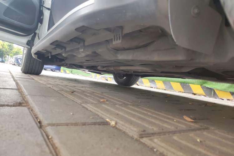 Used Jeep Cherokee 2019 2.0T Two-Wheel Drive Smart Enjoyment Version China VI Left Side Sill