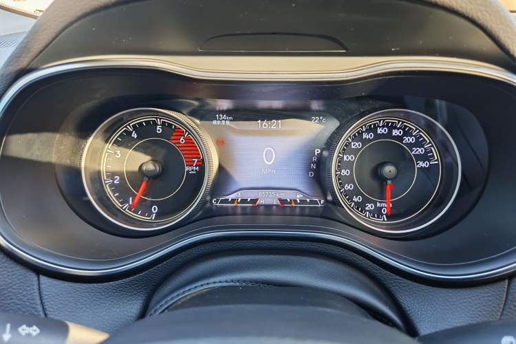 Used Jeep Cherokee 2019 2.0T Two-Wheel Drive Smart Enjoyment Version China VI Odometer Close Up
