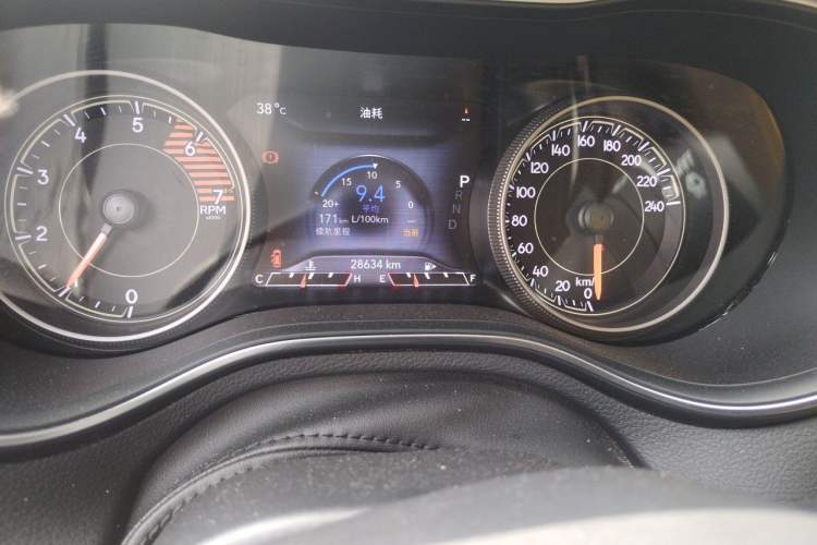 Used Jeep Cherokee 2019 2.0T Two-Wheel Drive Smart Enjoyment Version China VI Odometer Close Up