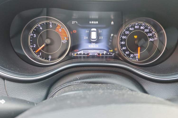 Used Jeep Cherokee 2019 2.0T Four-Wheel Drive Explorer Edition China V Odometer Close Up