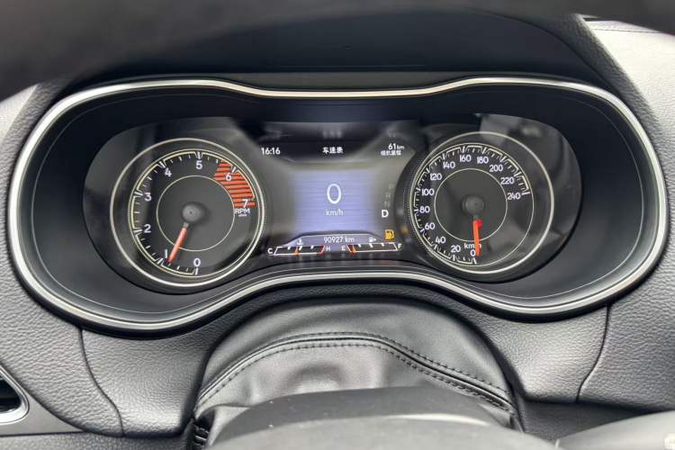 Used Jeep Cherokee 2019 2.0T Four-Wheel Drive Explorer Edition China V Odometer Close Up