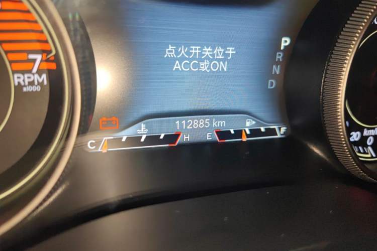 Used Jeep Cherokee 2019 2.0T Four-Wheel Drive Explorer Edition China VI Emission Standard Odometer Close Up