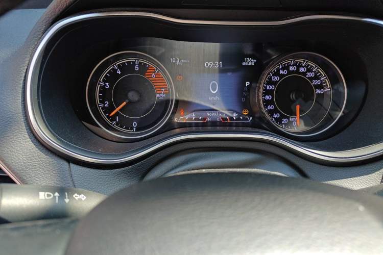 Used Jeep Cherokee 2019 2.0T Two-Wheel Drive Smart Enjoyment Version China VI Odometer Close Up
