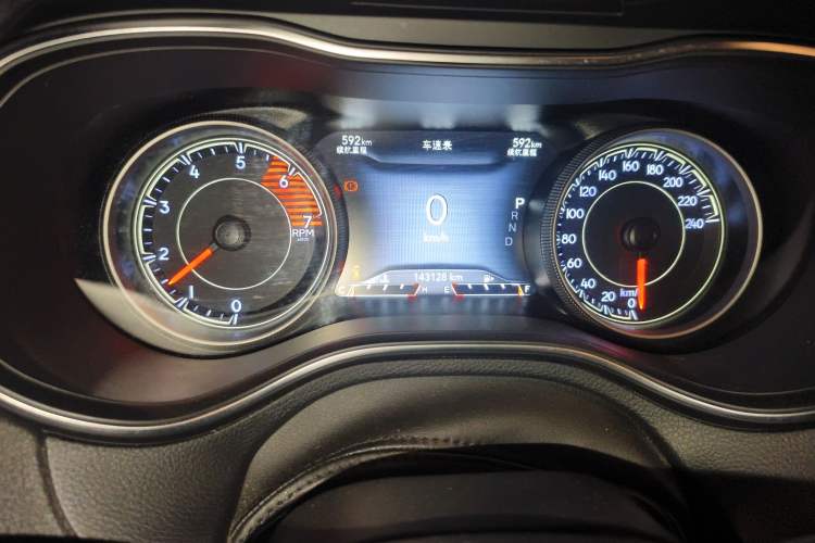Used Jeep Cherokee 2019 2.0T Two-Wheel Drive Smart Enjoyment Version China V Odometer Close Up
