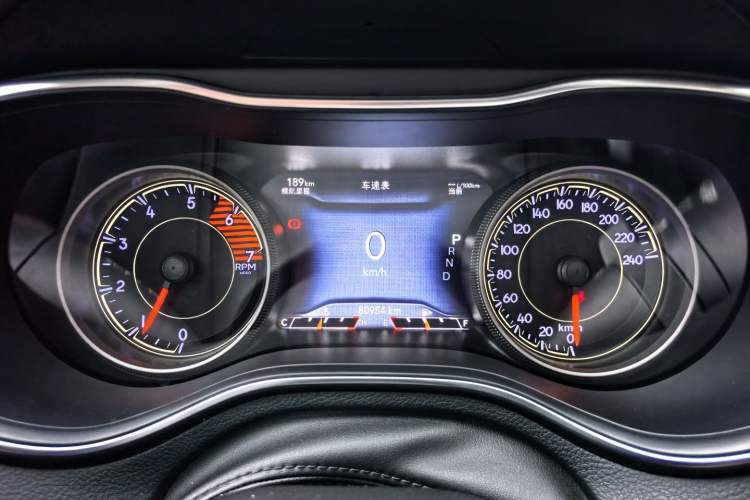 Used Jeep Cherokee 2019 2.0T Four-Wheel Drive Explorer Edition + Autonomous Driving Smart Package China VI Odometer Close Up