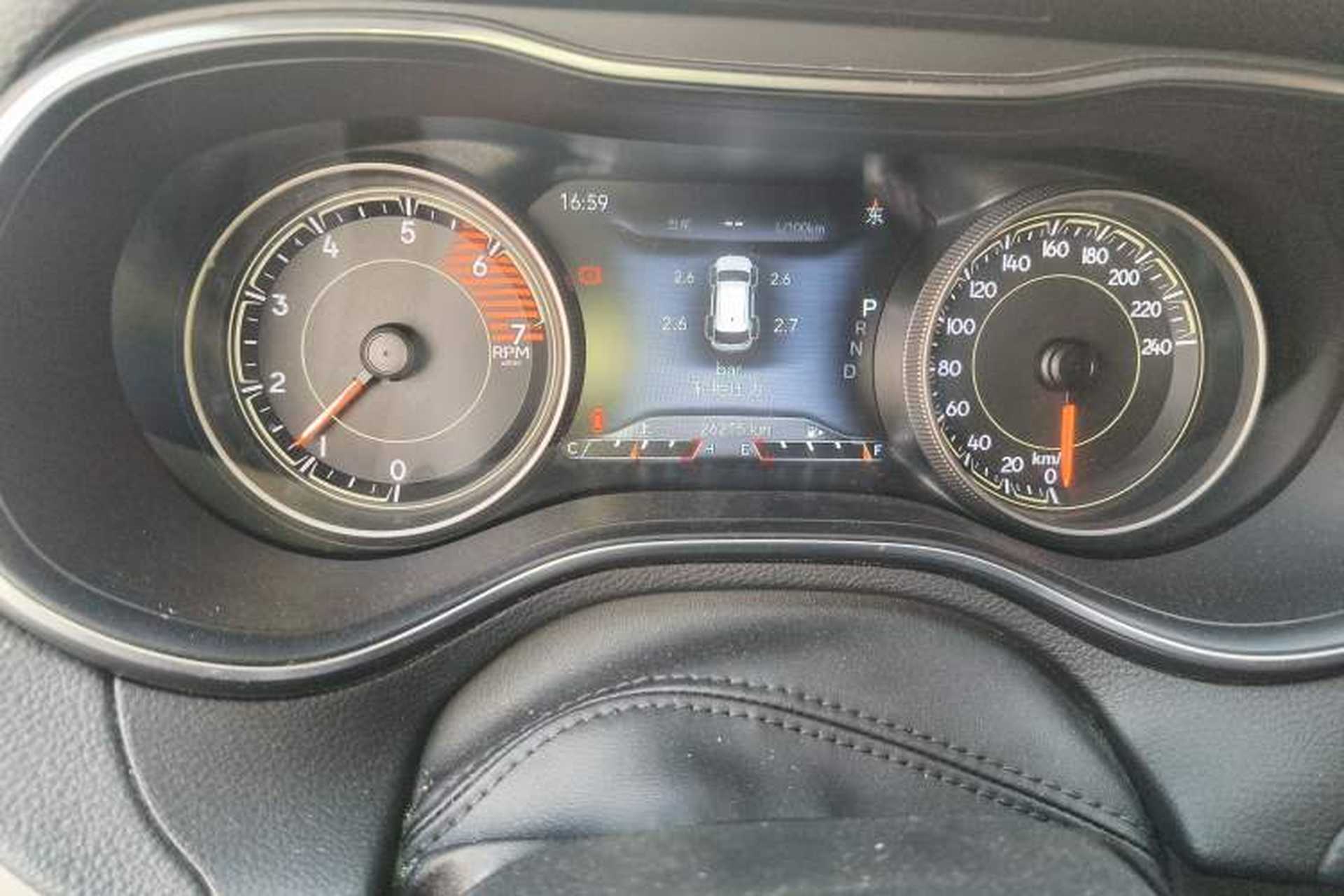 Used Jeep Cherokee 2019 2.0T 2WD Enjoyment Edition China V Odometer Close Up