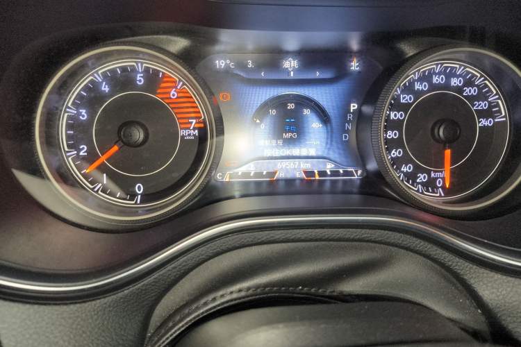 Used Jeep Cherokee 2019 2.0L 2WD Premium Edition China VI Odometer Close Up
