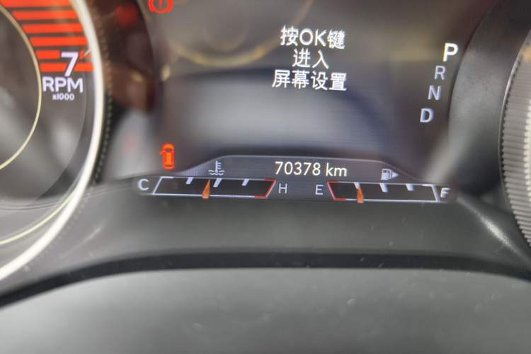 Used Jeep Cherokee 2019 2.0T Four-Wheel Drive Explorer Edition China VI Emission Standard Odometer Close Up