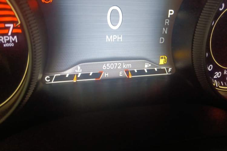 Used Jeep Cherokee 2019 2.0T Two-Wheel Drive Yue Xiang Edition China VI Emission Standard Odometer Close Up
