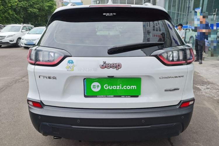 Used Jeep Cherokee 2019 2.0L Two-Wheel Drive Premium Edition China V Emission Standard Rear
