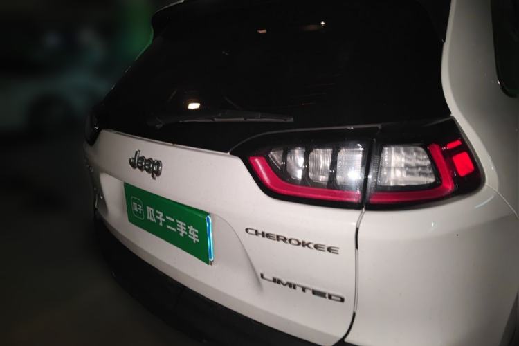 Used Jeep Cherokee 2019 2.0T Four-Wheel Drive Explorer Edition China VI Emission Standard Rear