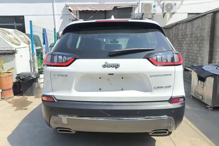 Used Jeep Cherokee 2019 2.0T Two-Wheel Drive Smart Enjoyment Version China VI Rear