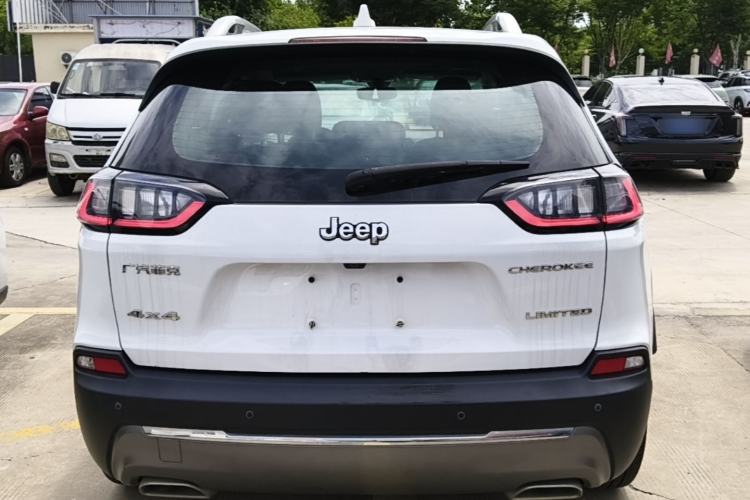 Used Jeep Cherokee 2019 2.0T Four-Wheel Drive Explorer Edition China VI Emission Standard Rear