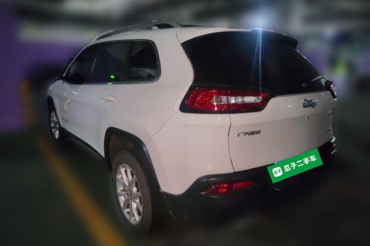 Used Jeep Cherokee 2019 2.0L Two-Wheel Drive Standard Edition China V Rear Left 45 Deg