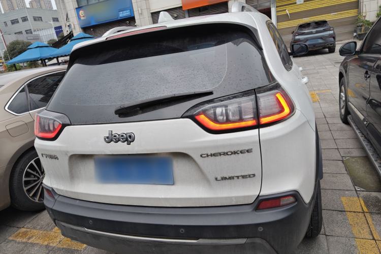 Used Jeep Cherokee 2019 2.0T Two-Wheel Drive Smart Enjoyment Version China V Rear